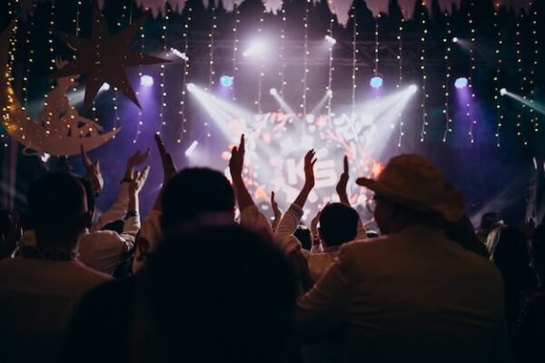 people having fun wedding hall 1303 19593